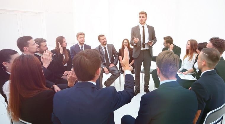 企業(yè)管理培訓經(jīng)典20：何把握與人溝通的技巧？